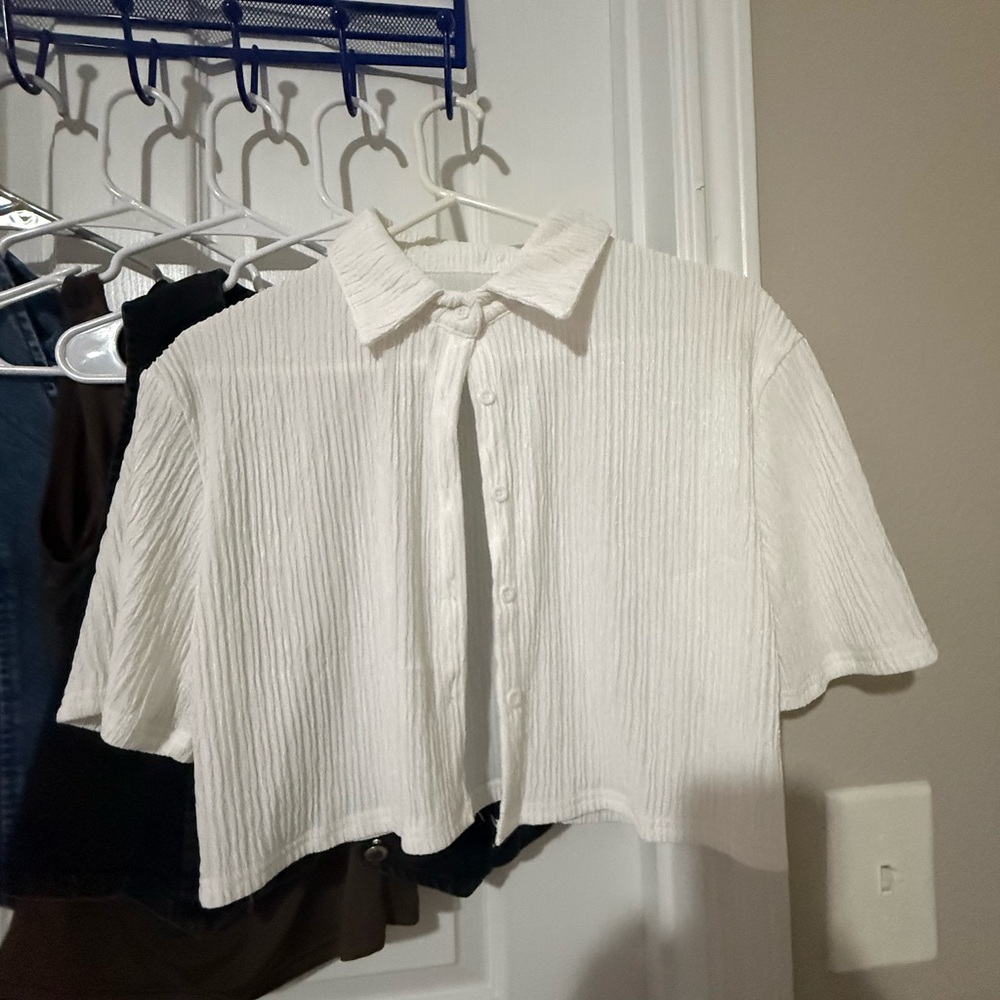 SHEIN White Cropped Button-Down Shirt